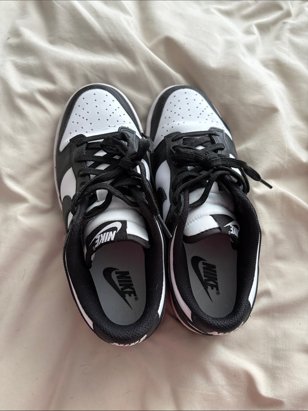 Nike women’s Black and White Low-Top Sneakers - Picture 3 of 5